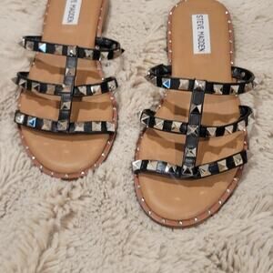 NEW Steve Madden
Women's Black Averill Studded Sandal